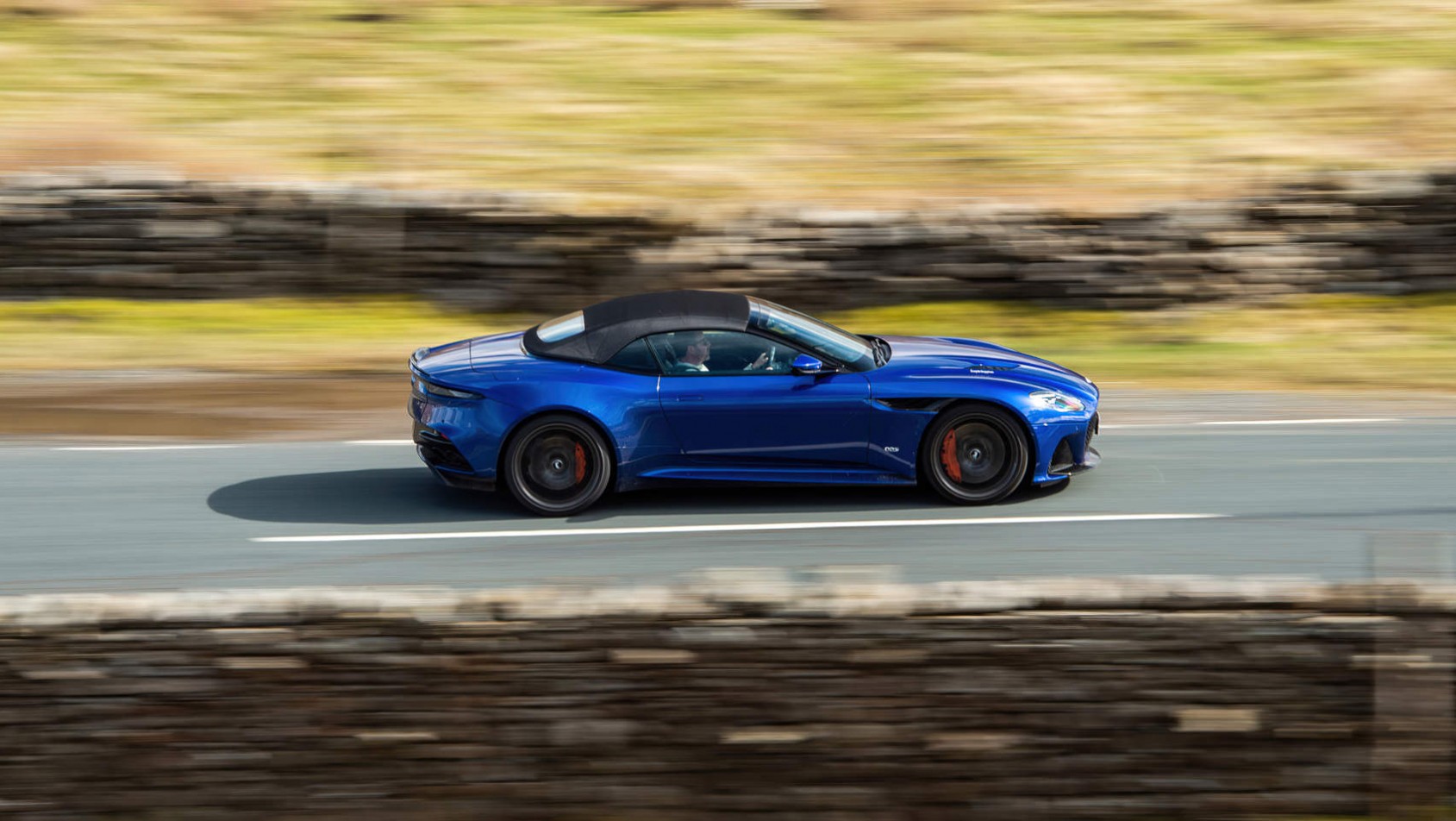 Aston Martin DBS Volante - w trakcie jazdy