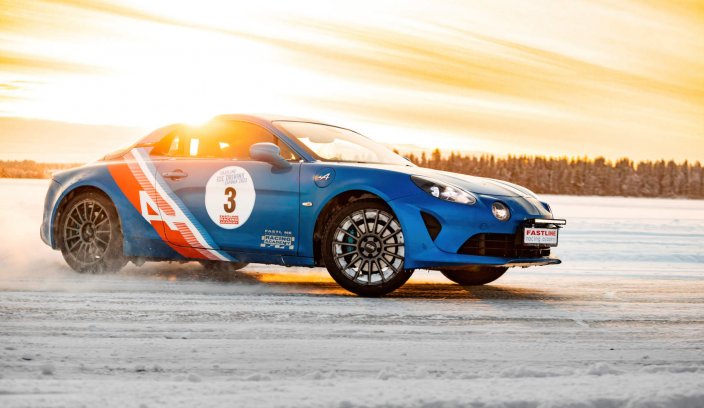 Alpine A110 na torze w Laponii