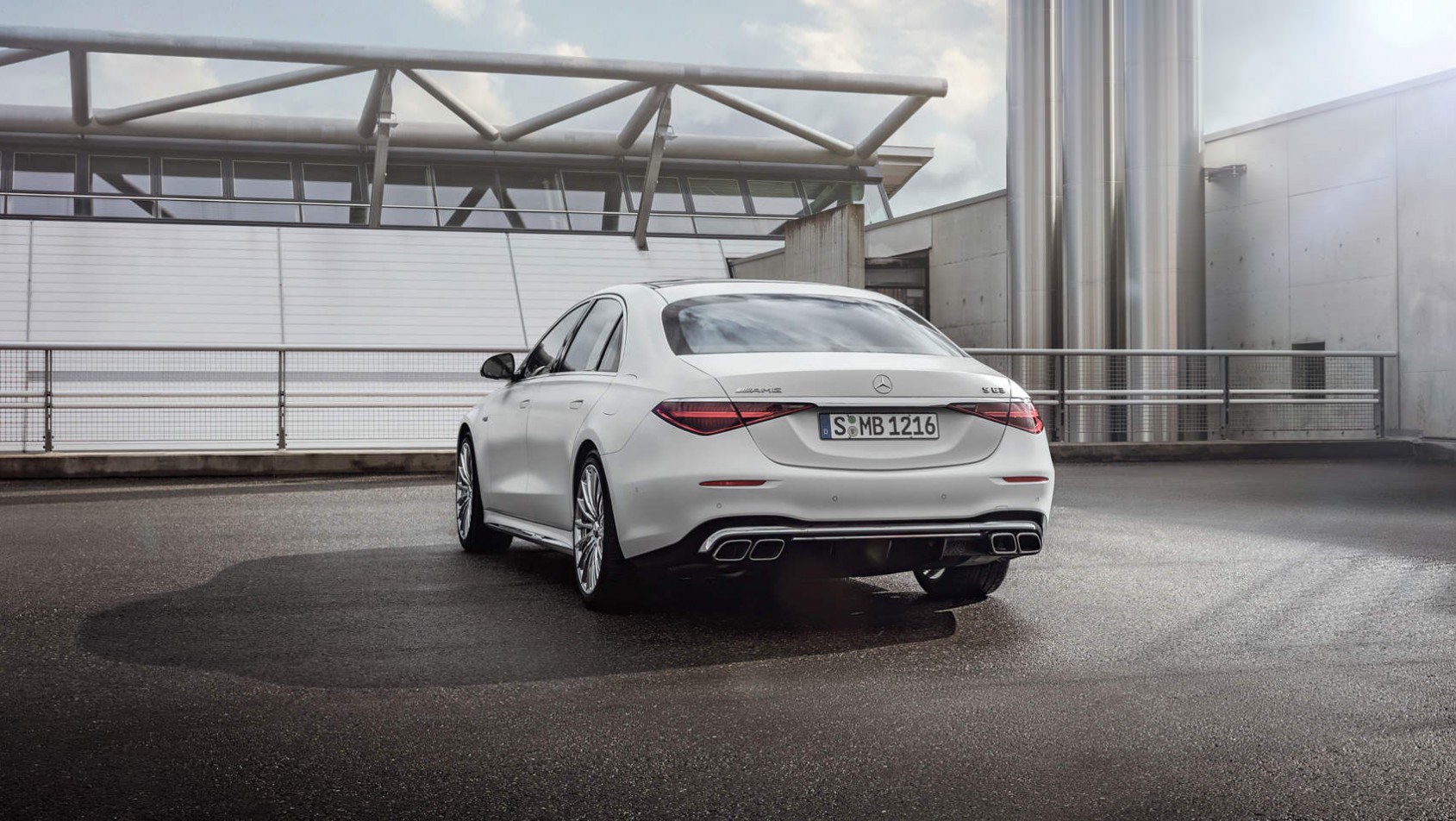 Mercedes-AMG S63 E-Performance - widok z tyłu