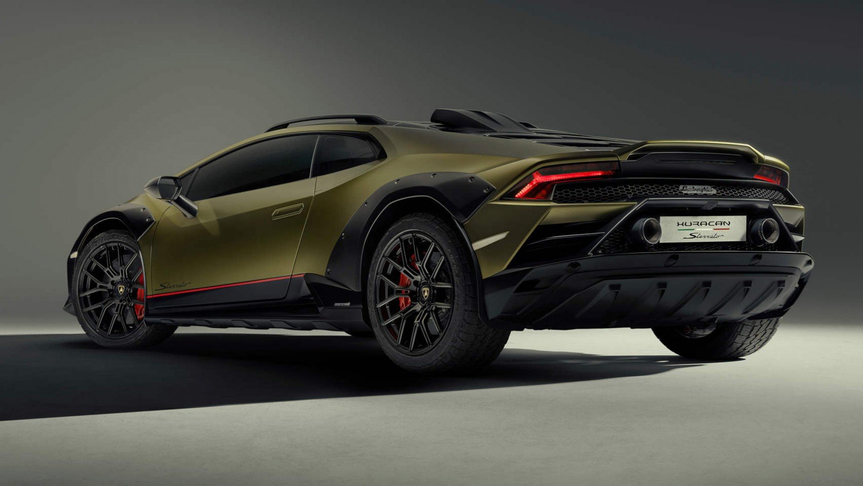 Lamborghini Huracan Sterrato - podniesione o 44mm zawieszenie