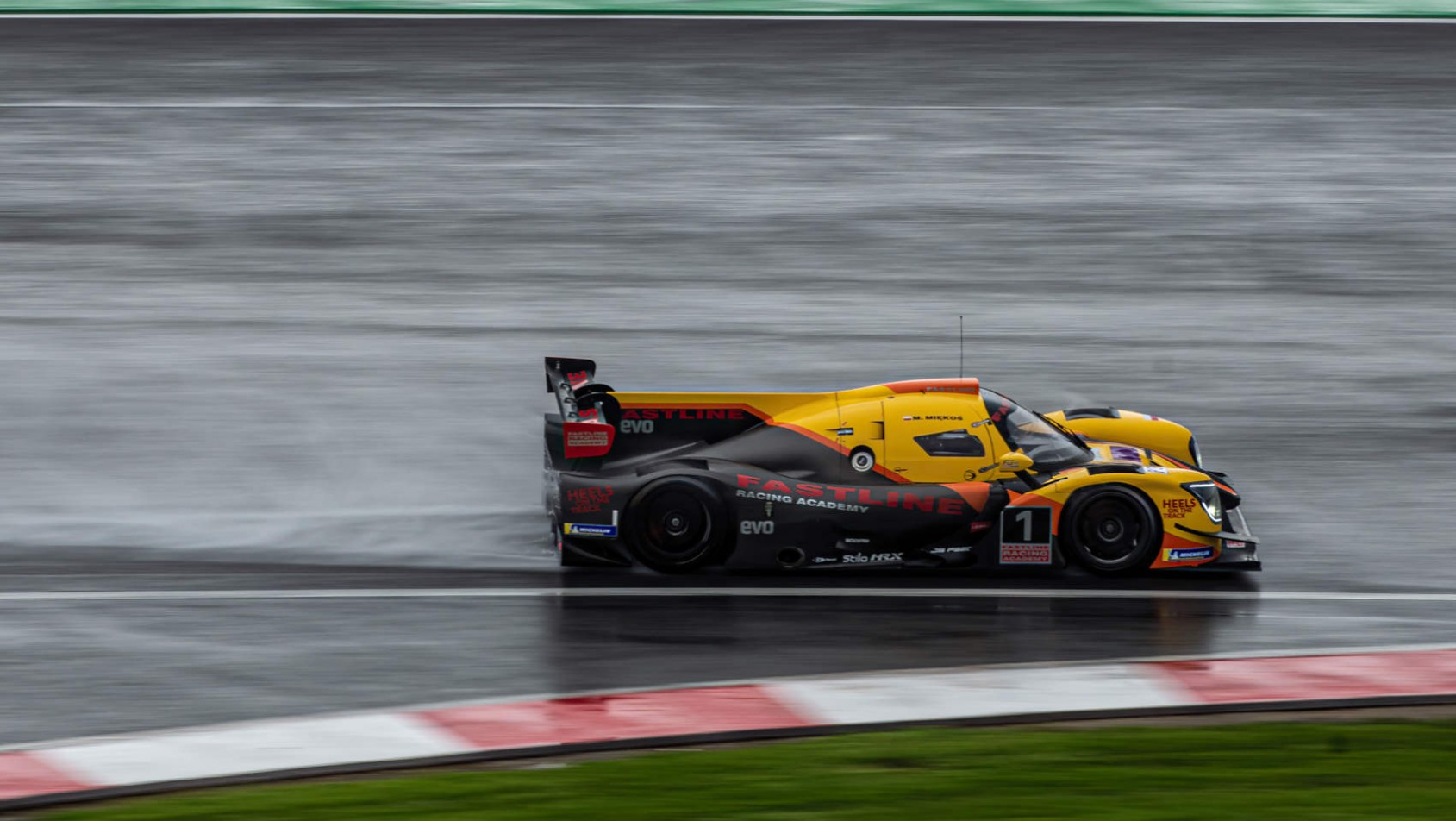 Mokra nawierzchnia toru Autódromo Internacional do Algarve