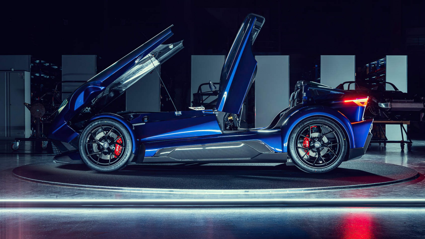 Donkervoort F22 Donkervoort F22 - otwarte drzwi i maska