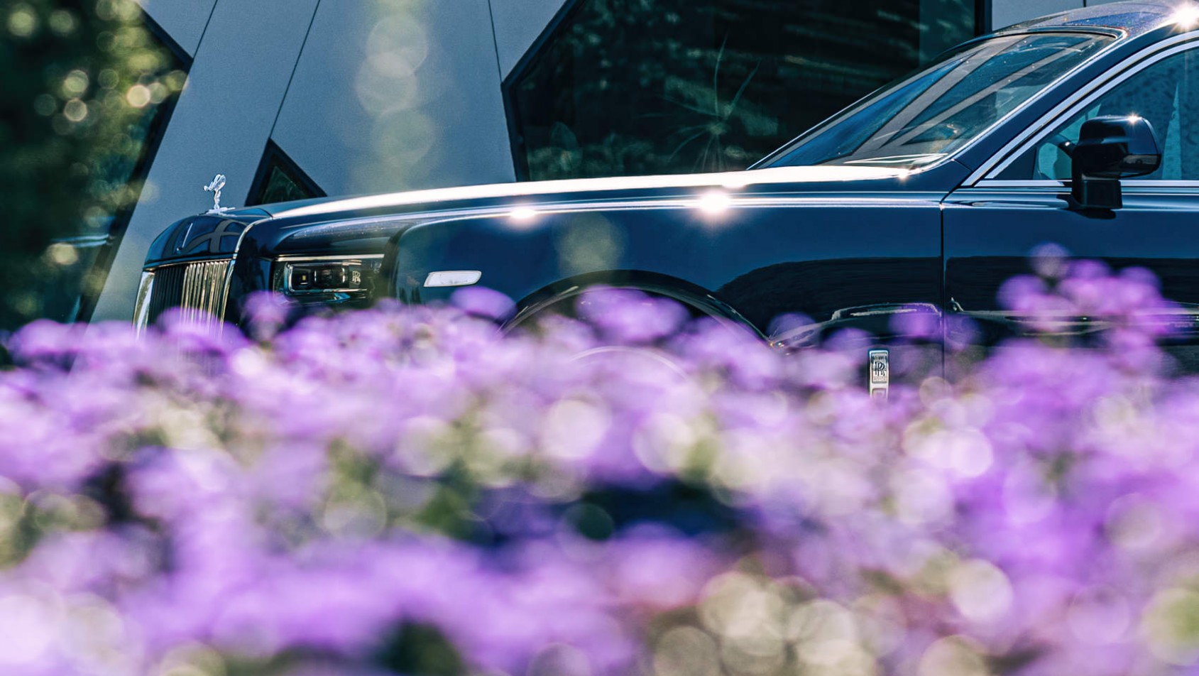 Rolls-Royce Phantom EWB - maska ze Spirit of Ecstasy