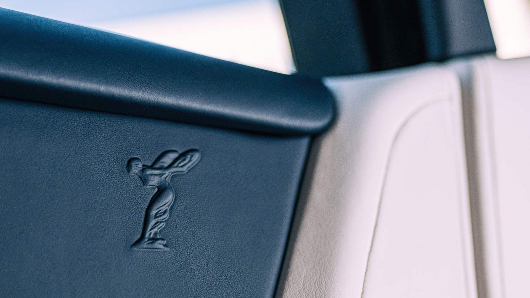 Rolls-Royce Phantom EWB - Spirit of Ecstasy
