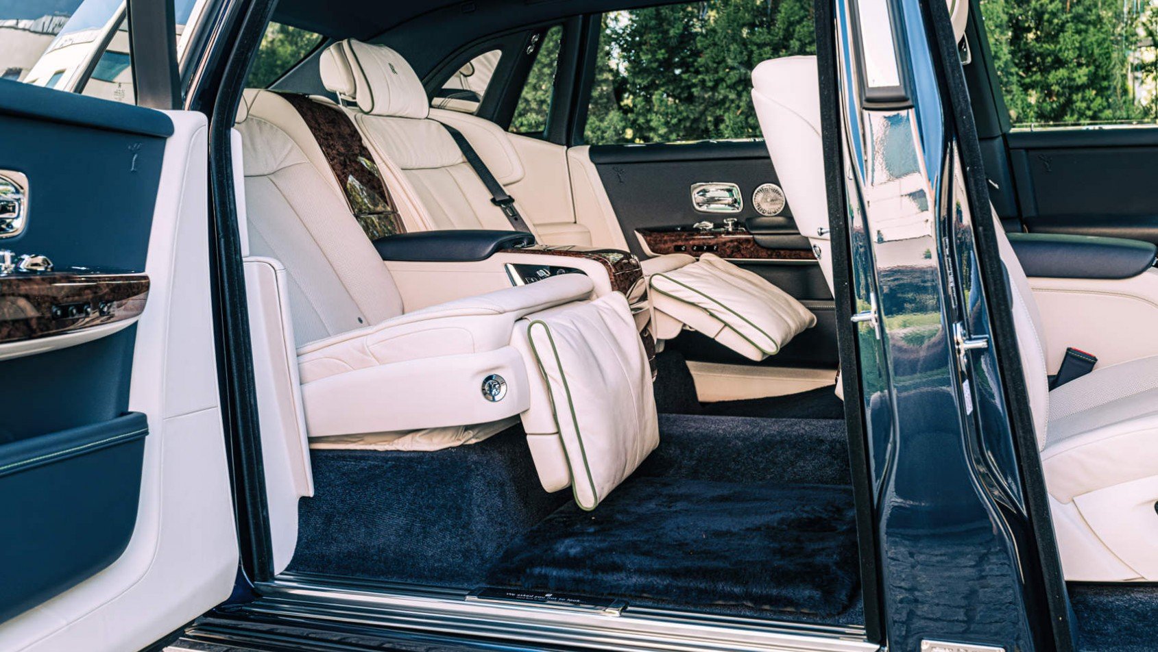 Rolls-Royce Phantom EWB - tylne siedzenia