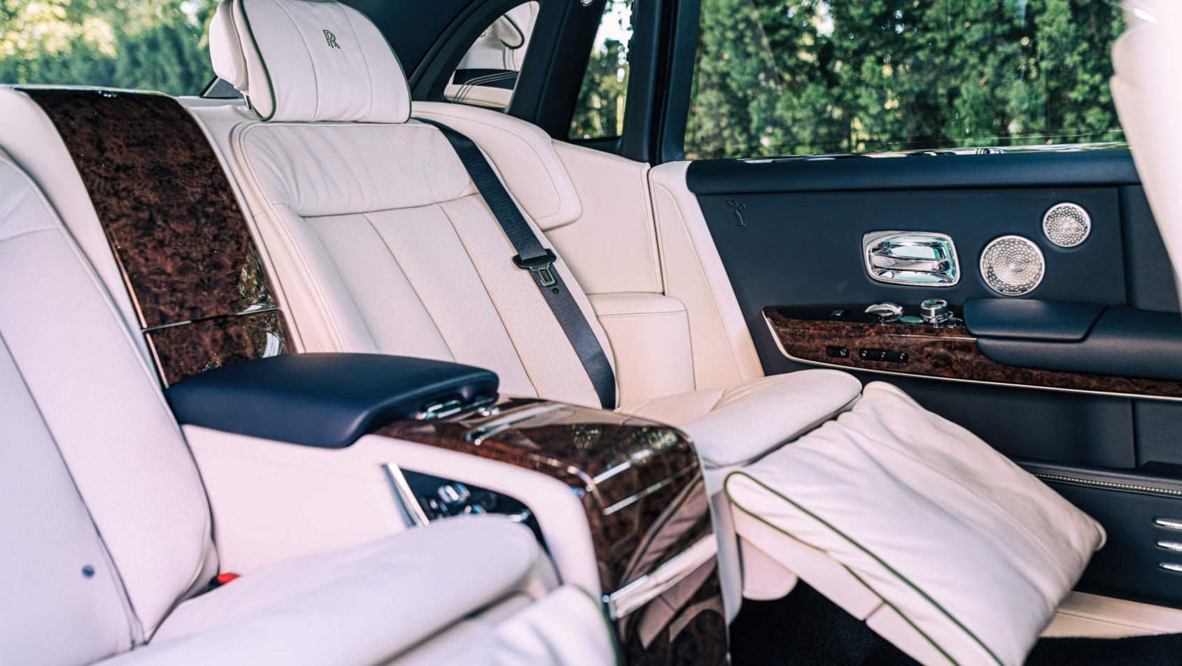 Rolls-Royce Phantom EWB - wygodna kanapa