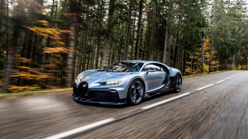 Bugatti Chiron Profilée na leśnej drodze