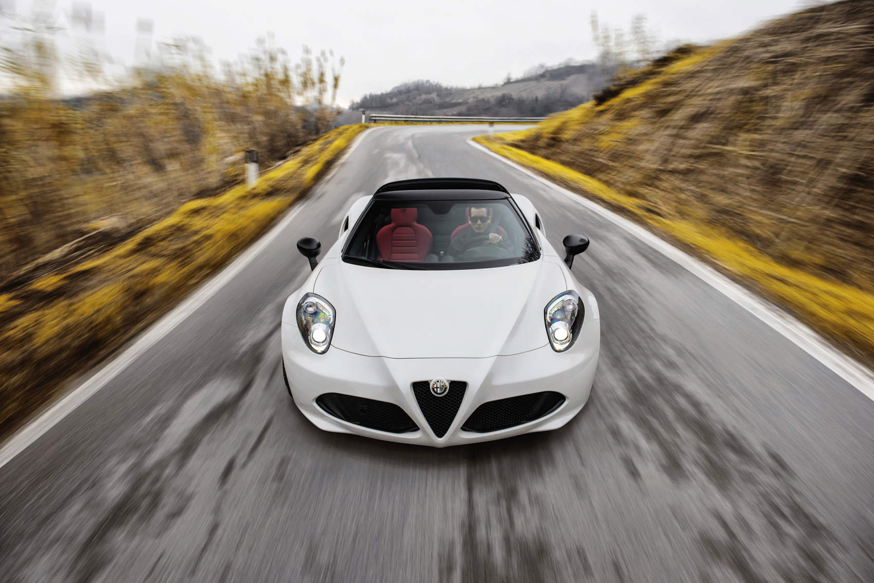 Alfa Romeo 4C - front