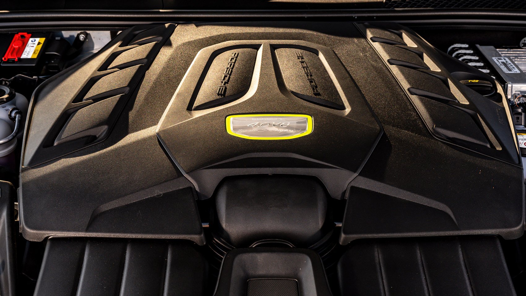 Porsche Cayenne GTS pokrywa silnika