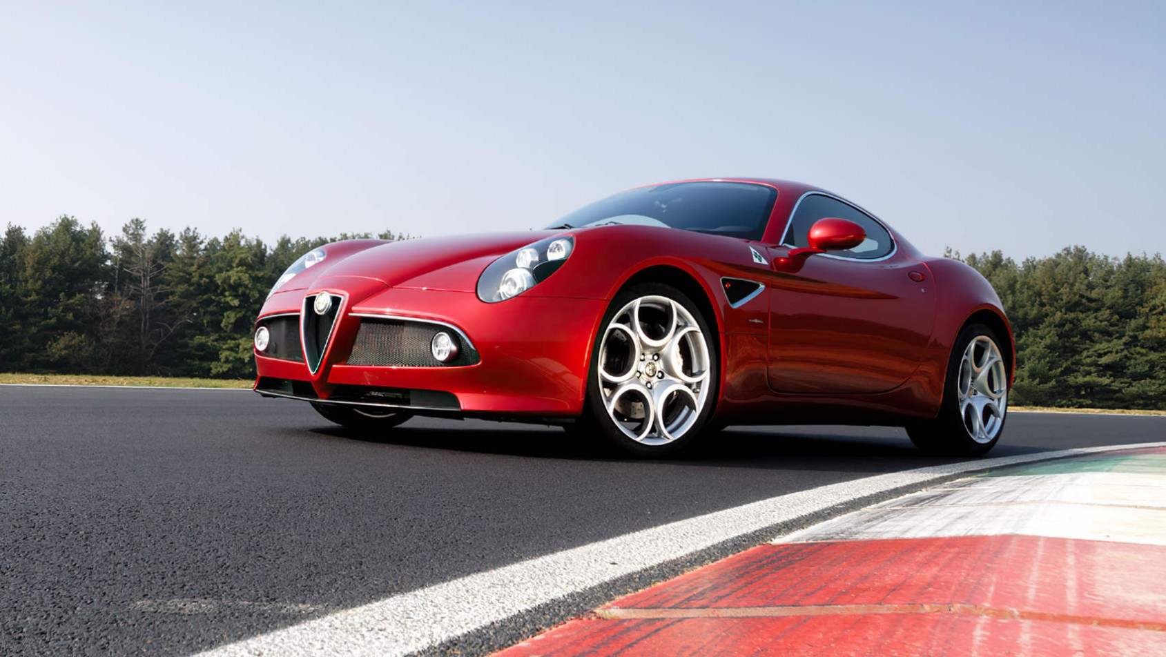 Alfa Romeo 8C na torze