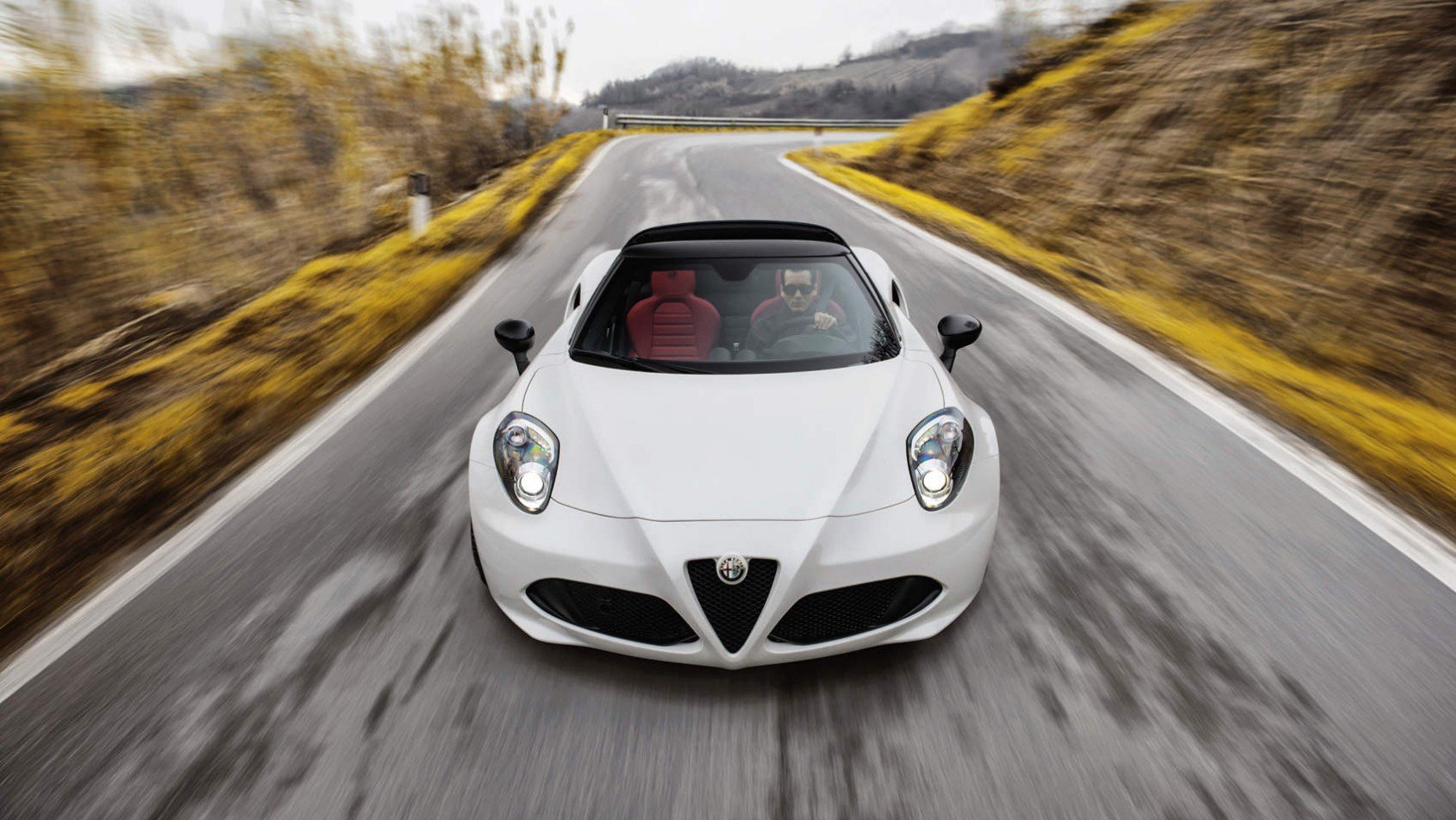 Alfa Romeo 4C - front