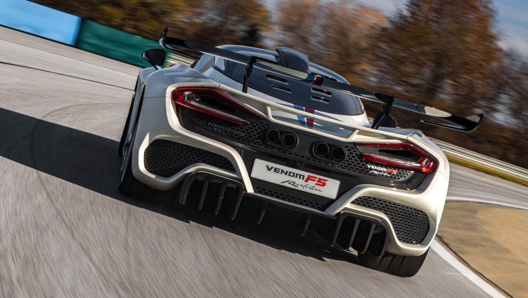 Hennessey Venom F5 Revolution - widok z tyłu podczas jazdy