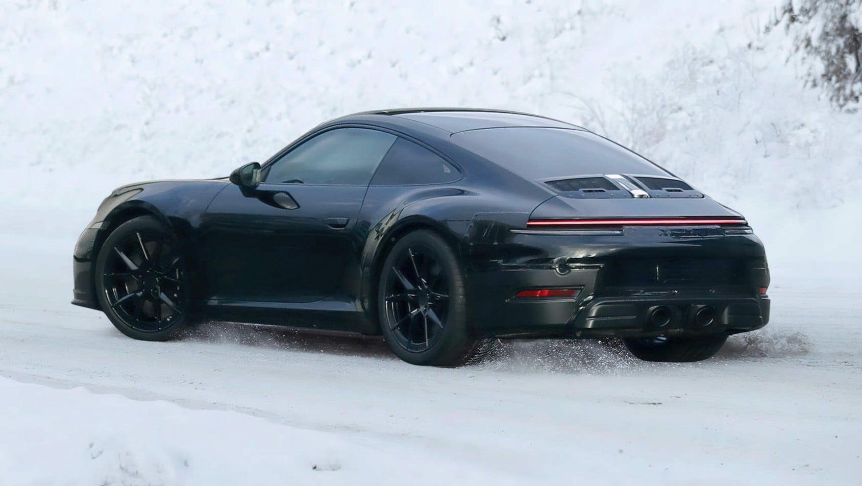 Porsche 992.2 - tył-bok