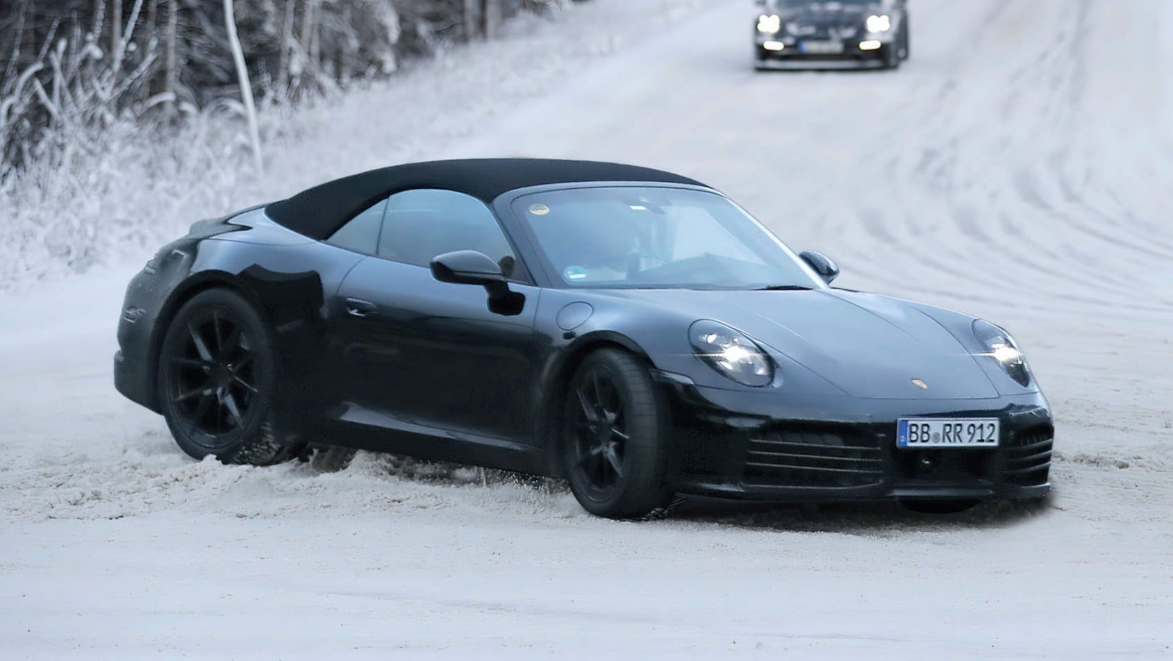 Porsche 992.2 Cabrio - przód-bok
