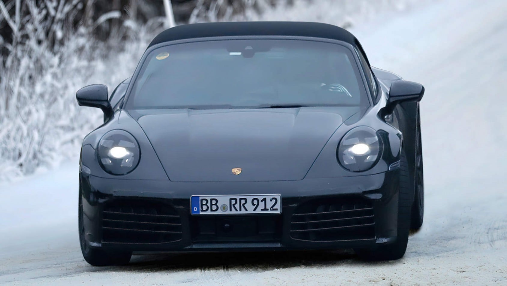 Porsche 992.2 Cabrio - front auta