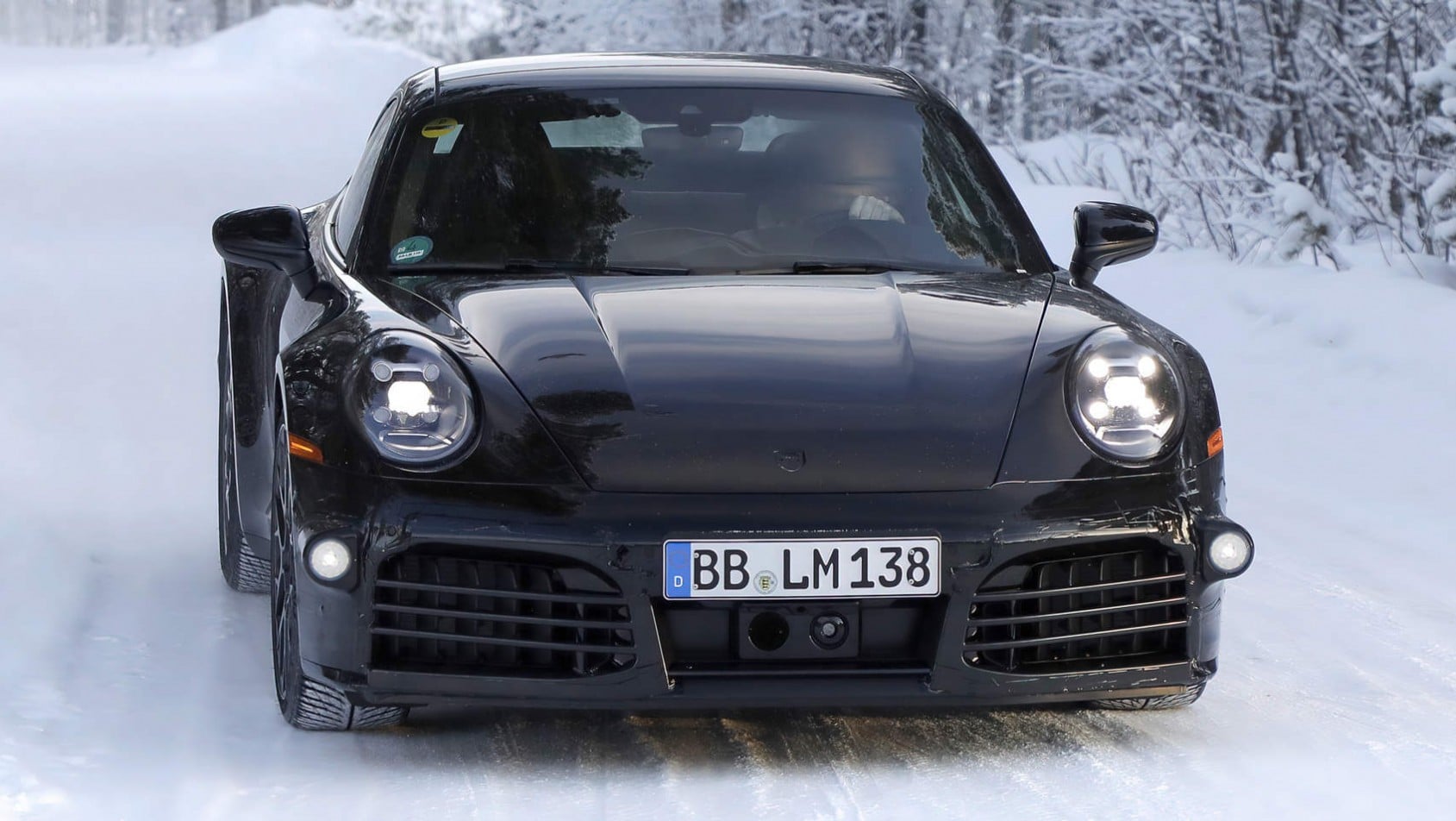 Porsche 992.2 Coupe - przód zbliżenie