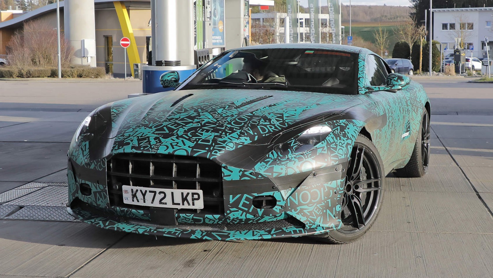 Aston Martin DB12 Aston Martin DB12 w kamuflażu