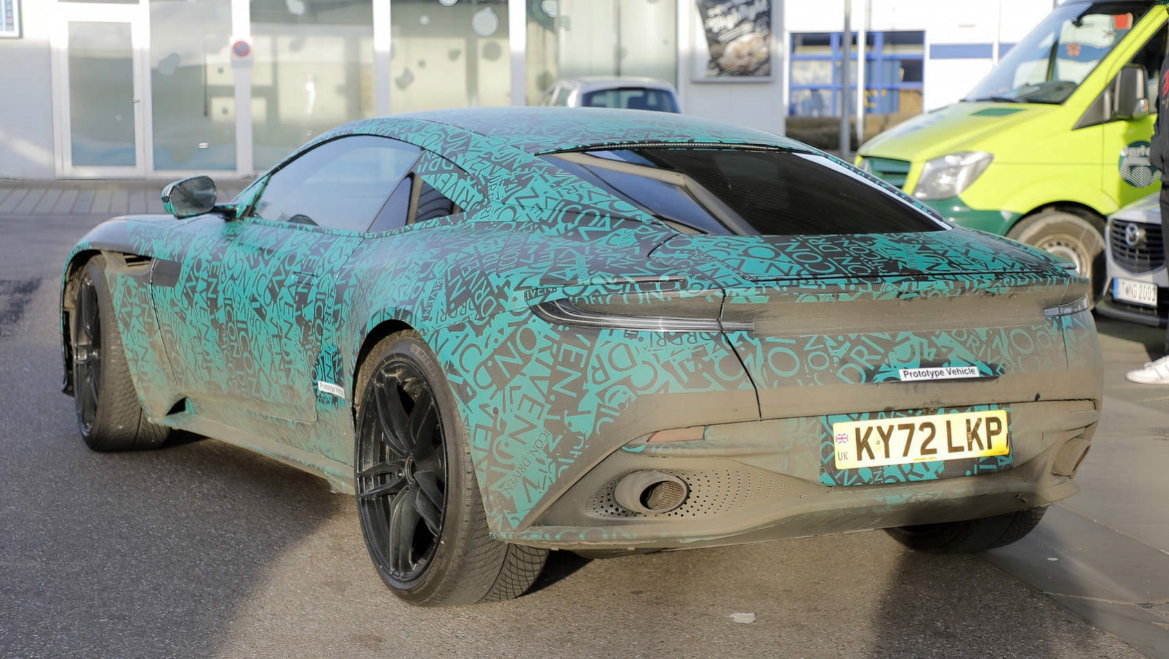 Aston Martin DB12 Aston Martin DB12 tył-bok