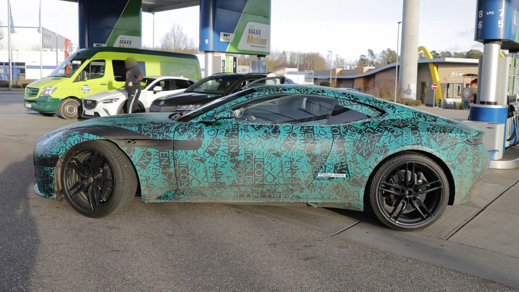 Aston Martin DB12 Aston Martin DB12 profil