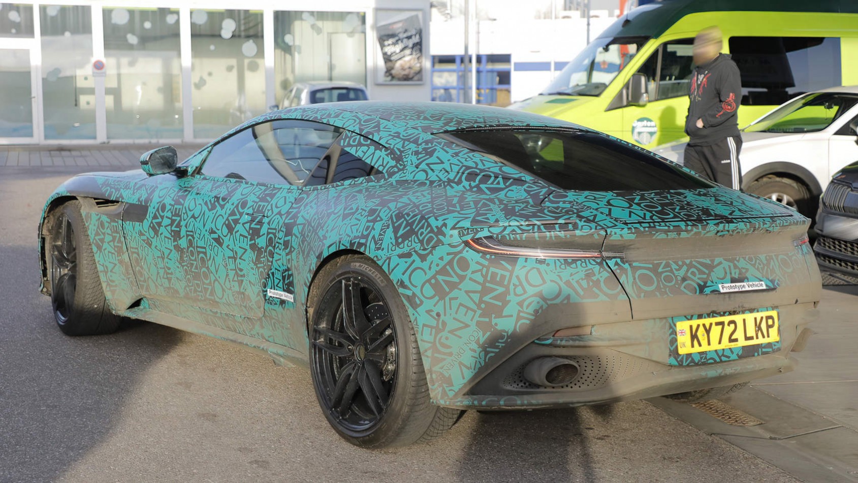 Aston Martin DB12 Aston Martin DB12 lewy
