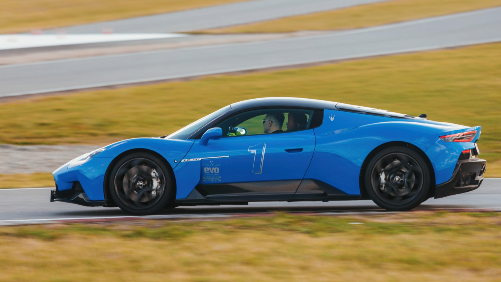 Fastline Racing Academy - Heels on the Track Heels on the Track Maserati MC20