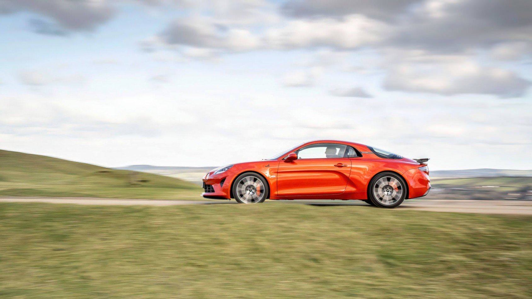 2023 Alpine A110S lewy profil dynamicznie