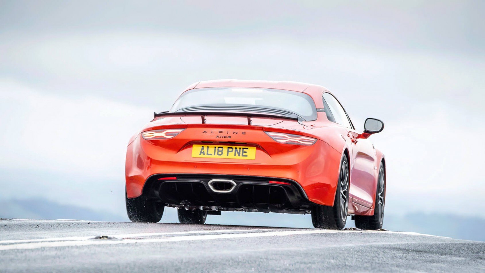 2023 Alpine A110S tył dół dynamicznie