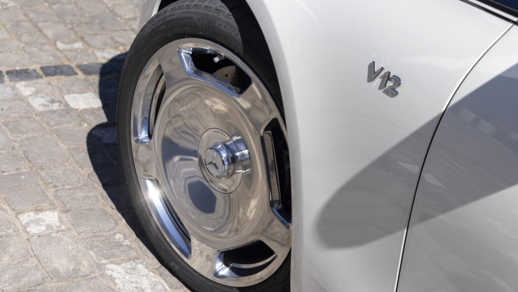 Mercedes-Maybach S680 logotyp