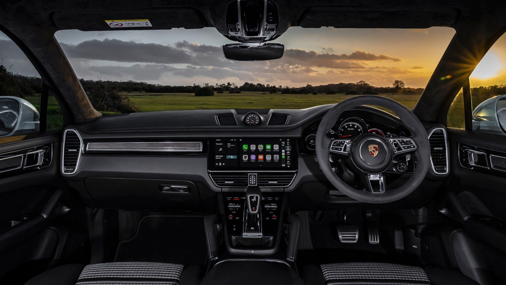 Porsche Cayenne Turbo kabina RHD