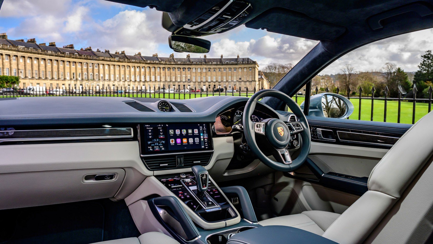 Porsche Cayenne Turbo S E-Hybrid kabina RHD