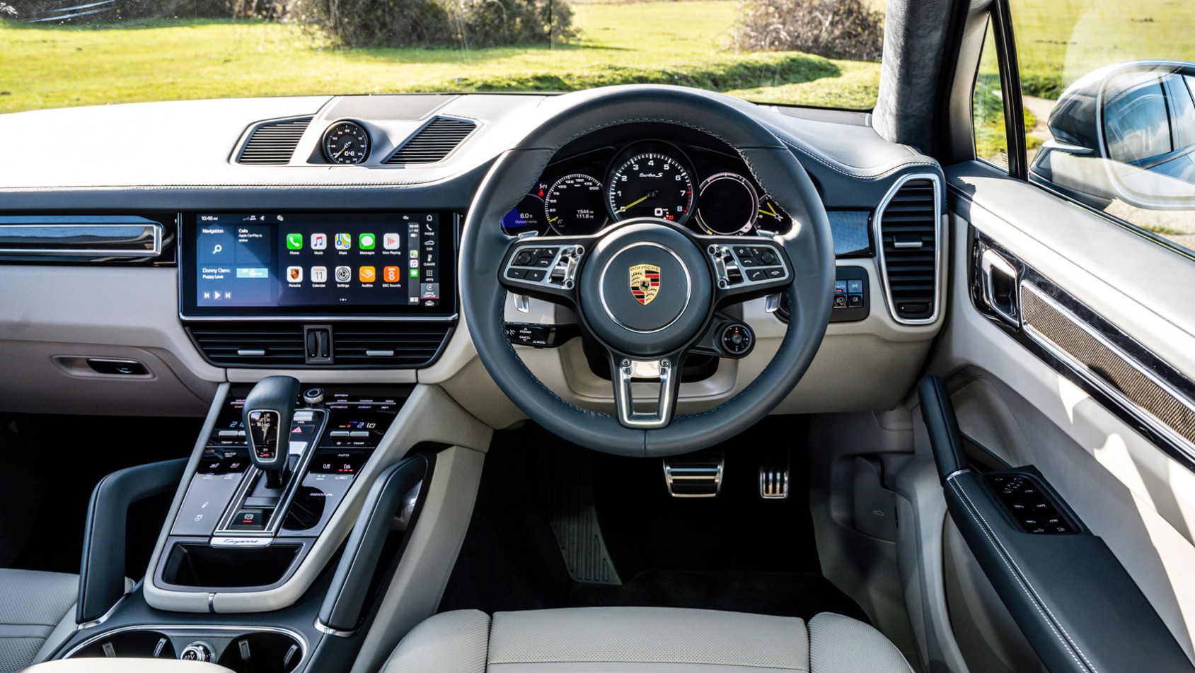 Porsche Cayenne kokpit RHD