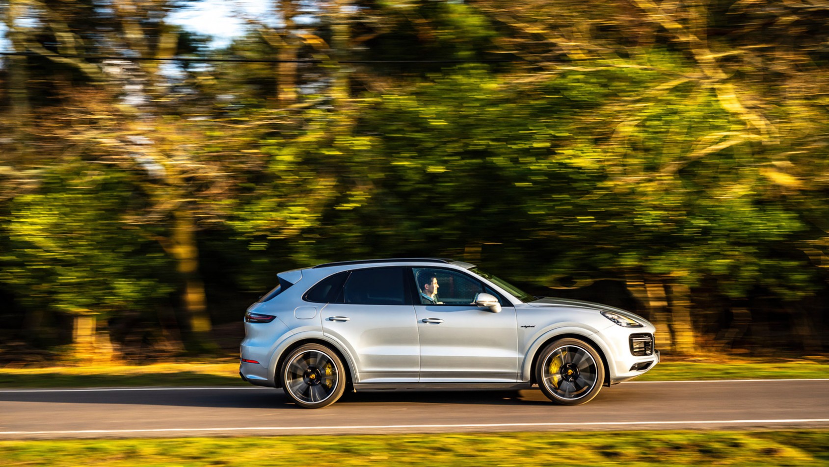 Porsche Cayenne Turbo S E-Hybrid profil prawy