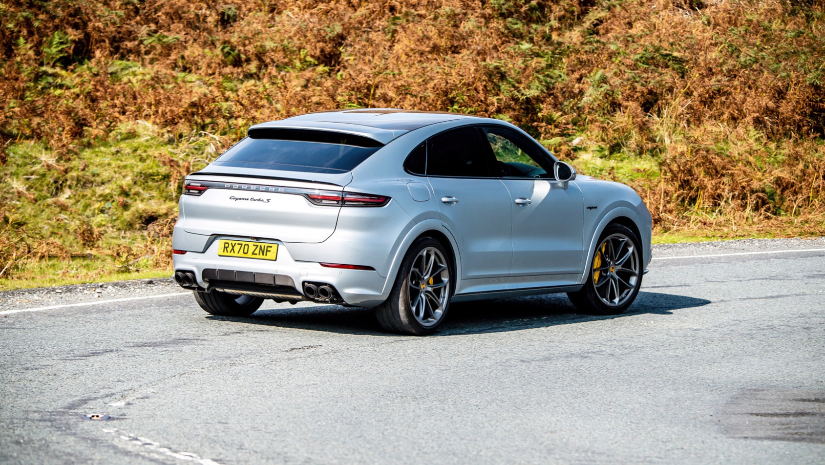 Porsche Cayenne Turbo S E-Hybrid Coupe prawy tył oddalenie