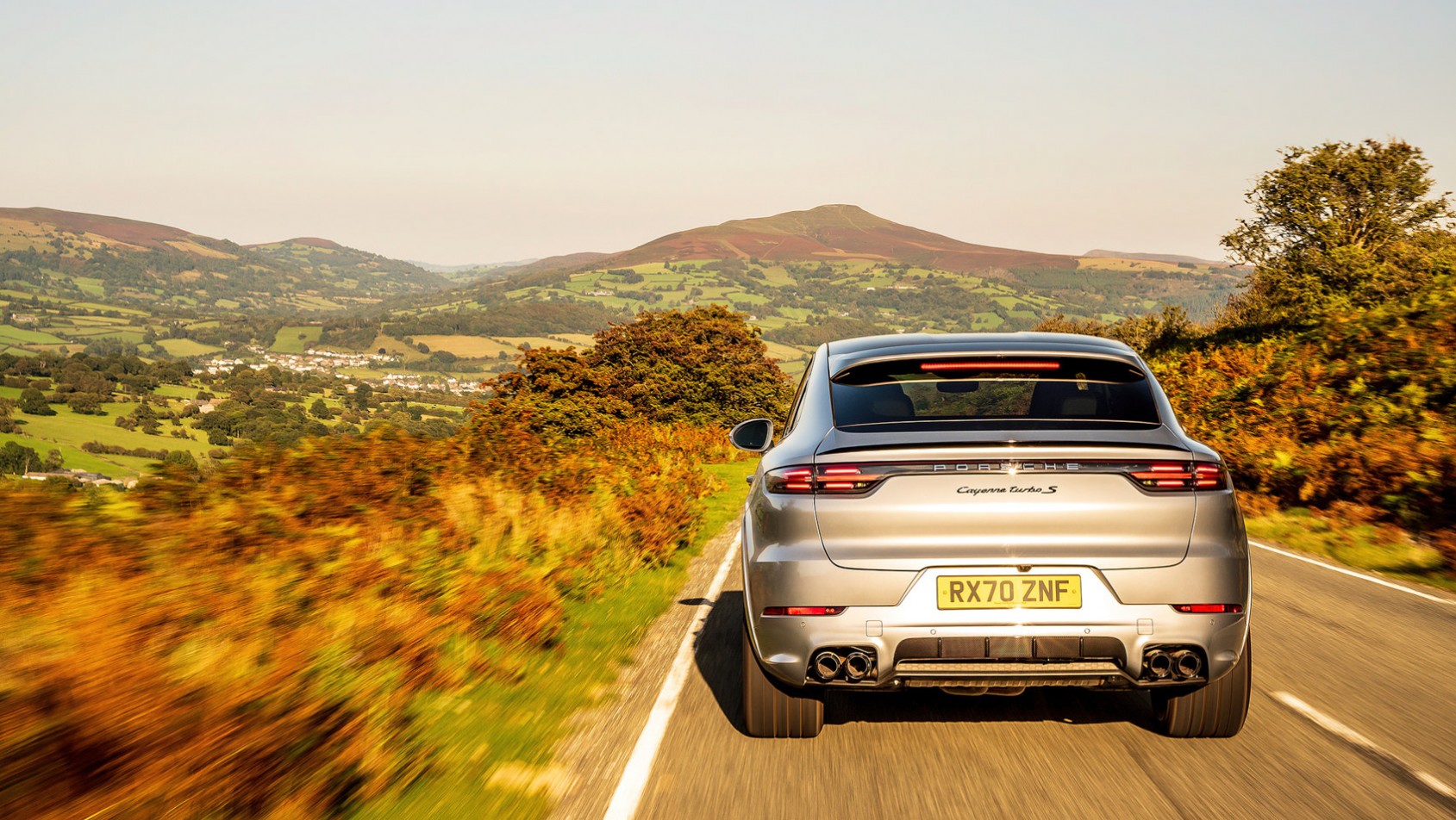 Porsche Cayenne Turbo S E-Hybrid Coupe tył centralny