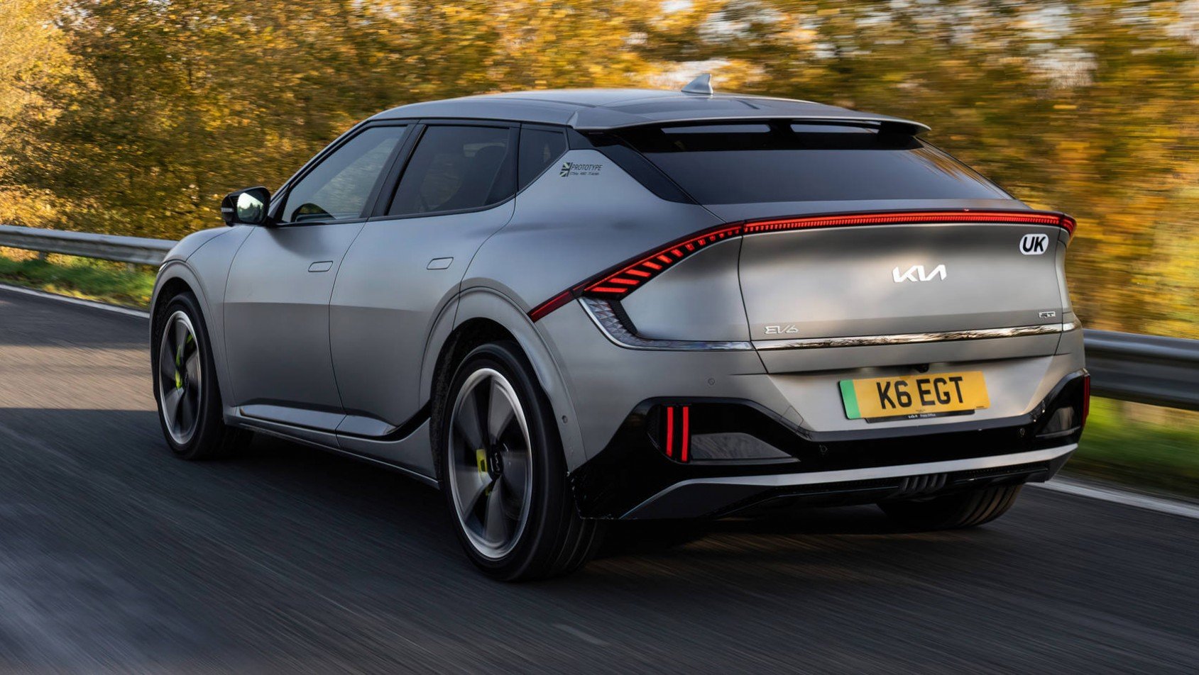 Kia EV6 GT lewy tył dynamicznie