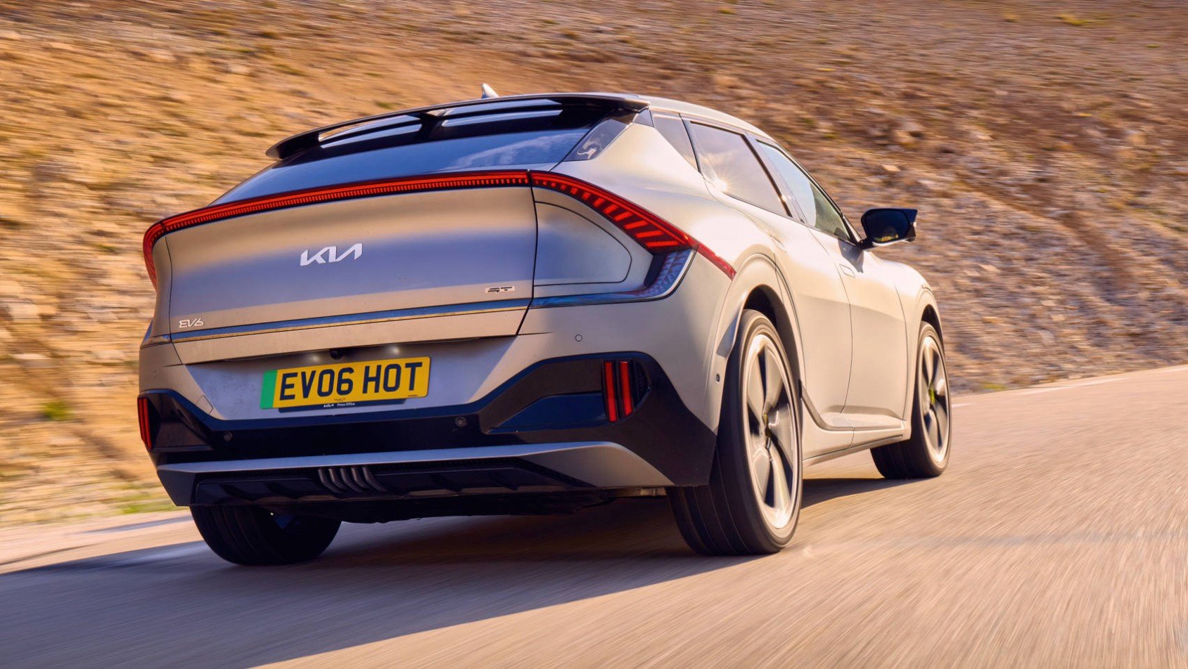 Kia EV6 GT prawy tył dynamicznie