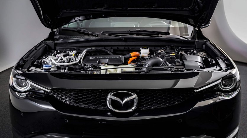 Mazda MX-30 E-Skyactiv R-EV Mazda MX-30 E-Skyactiv R-EV maska