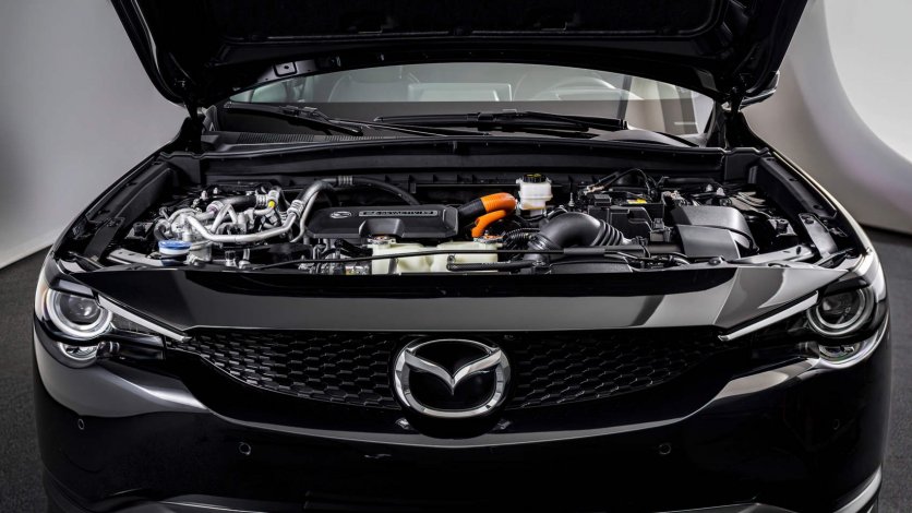 Mazda MX-30 E-Skyactiv R-EV maska