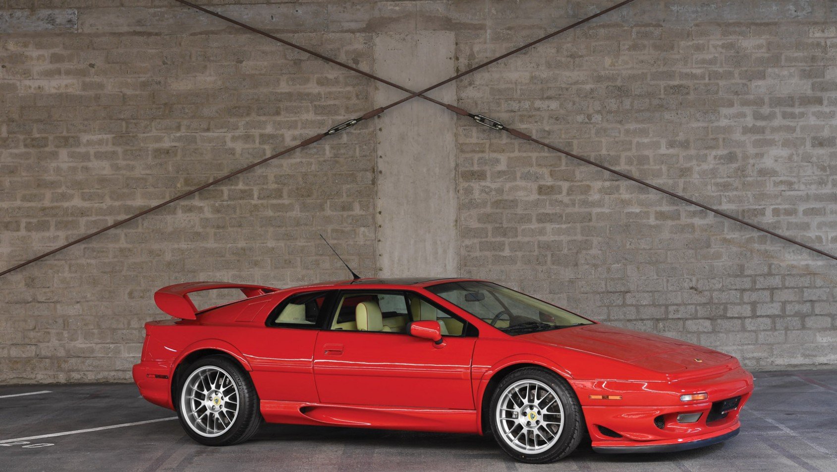 Lotus Esprit V8 Lotus Esprit V8 sylwetka