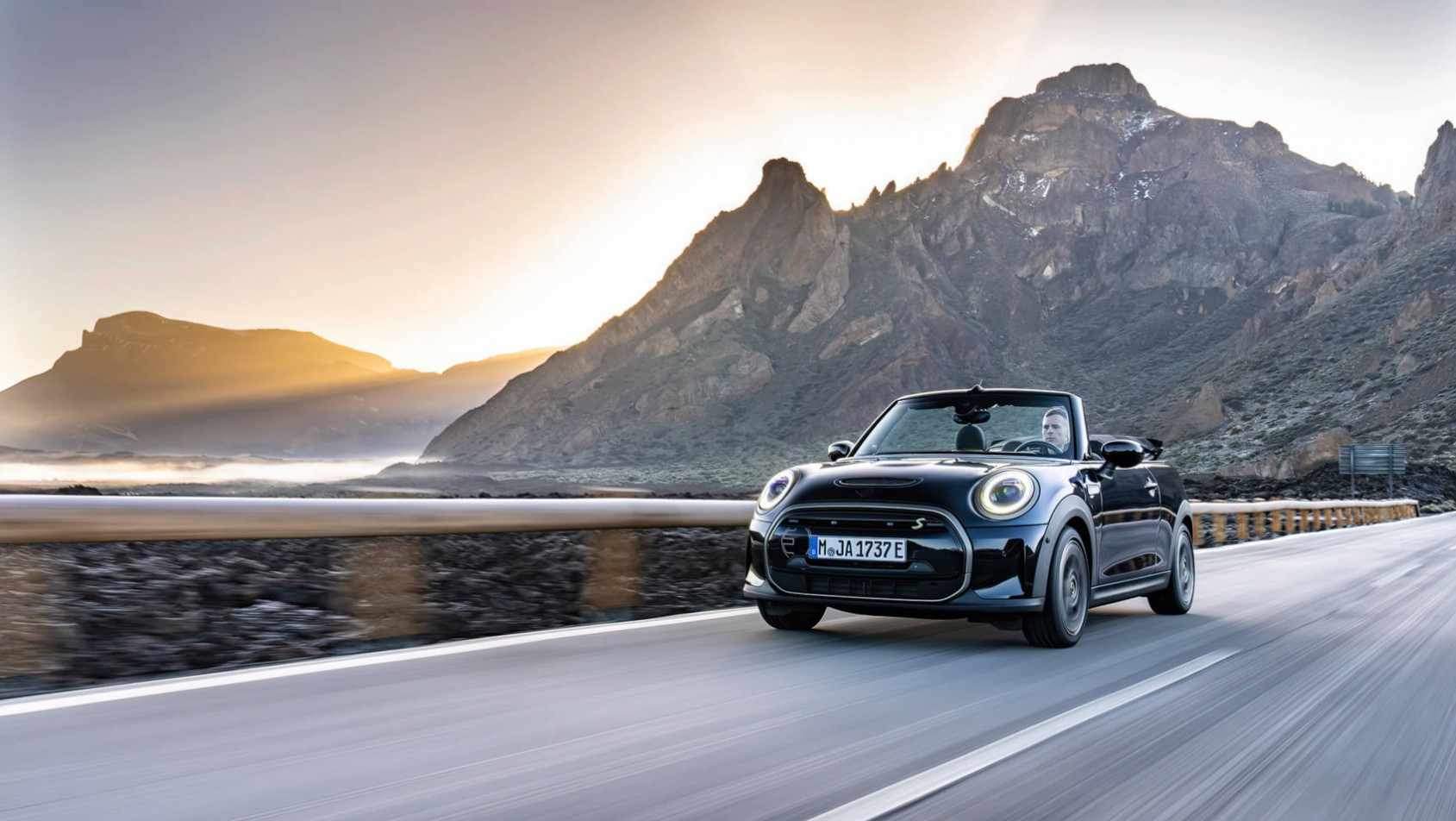 Mini Cooper SE Convertible lewy przód