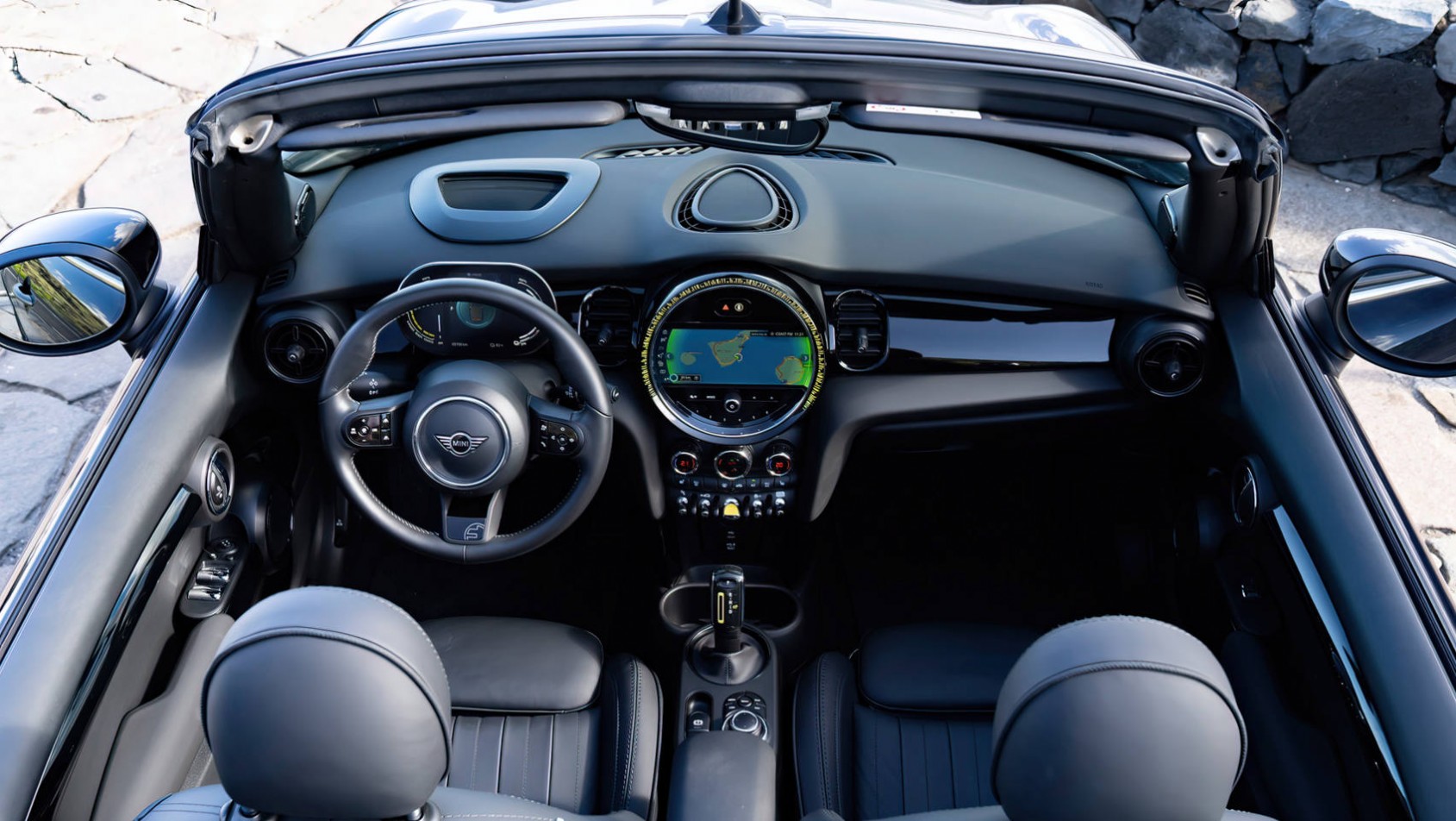 Mini Cooper SE Convertible kokpit