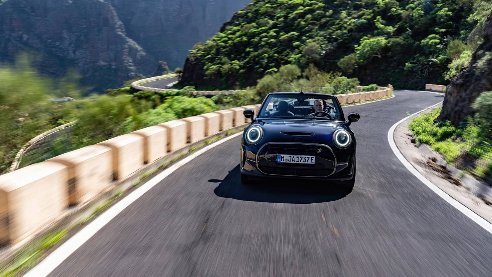 Mini Cooper SE Convertible przód góra