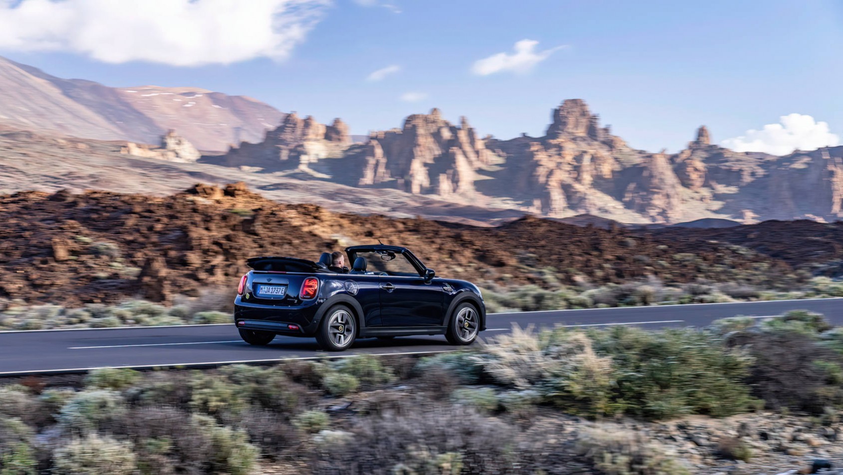 Mini Cooper SE Convertible oddalenie tył