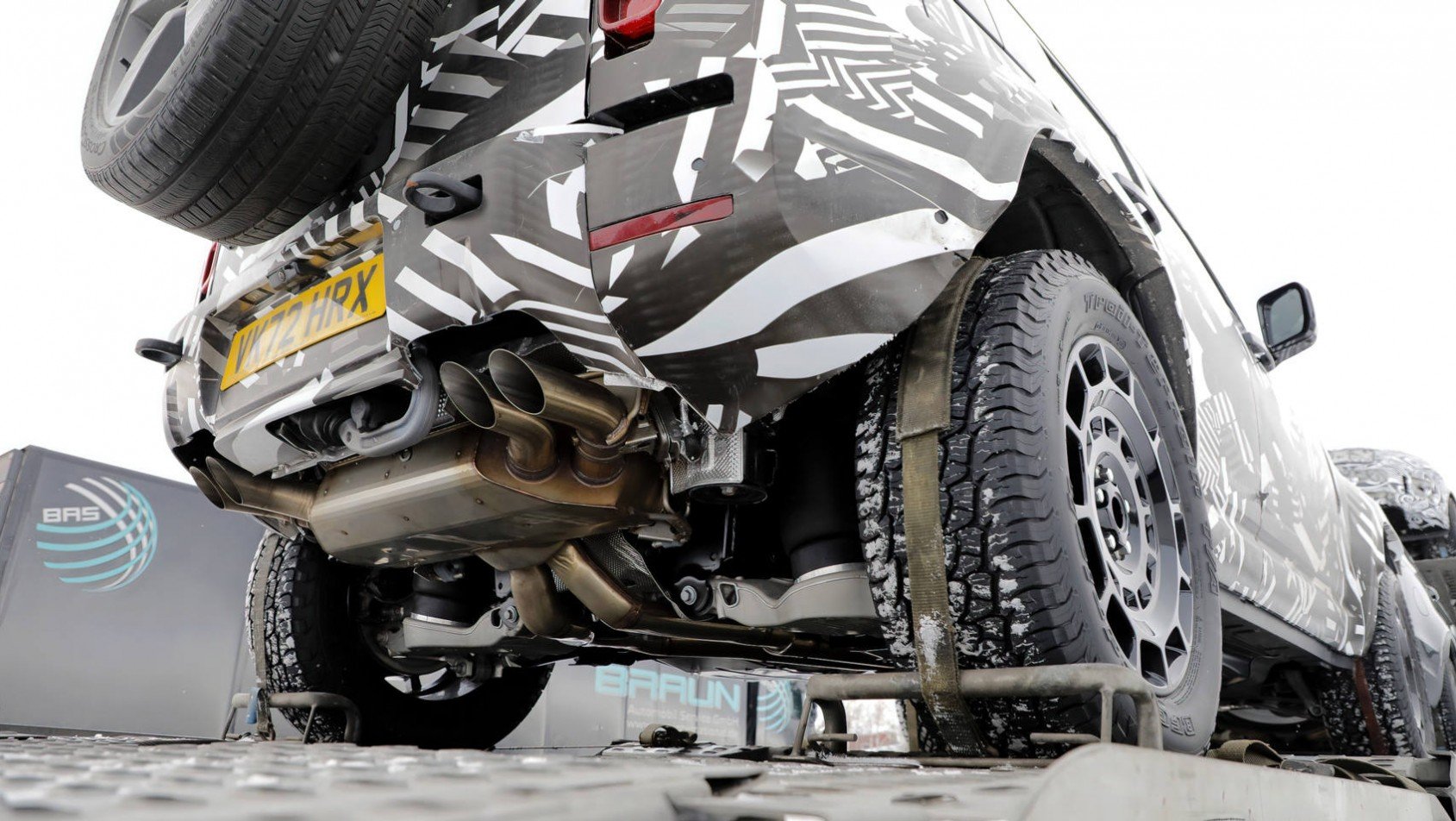 Land Rover Defender SVR opony