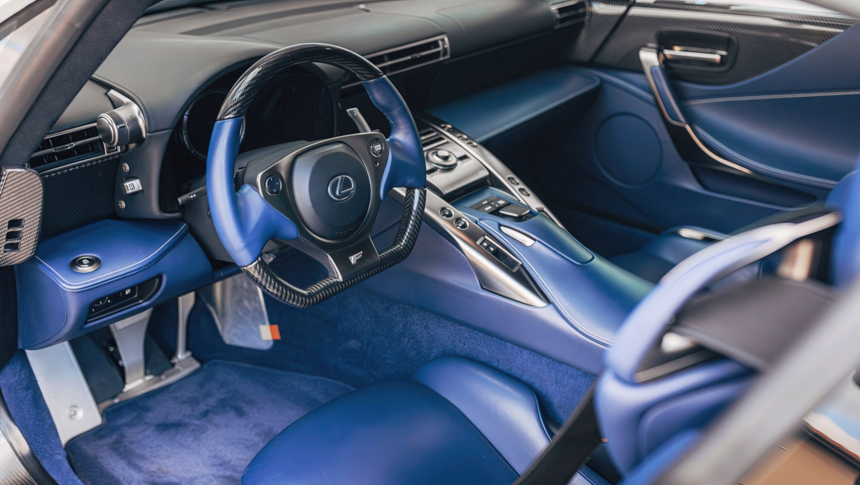 Lexus LFA Lexus LFA niebieskie wnętrze