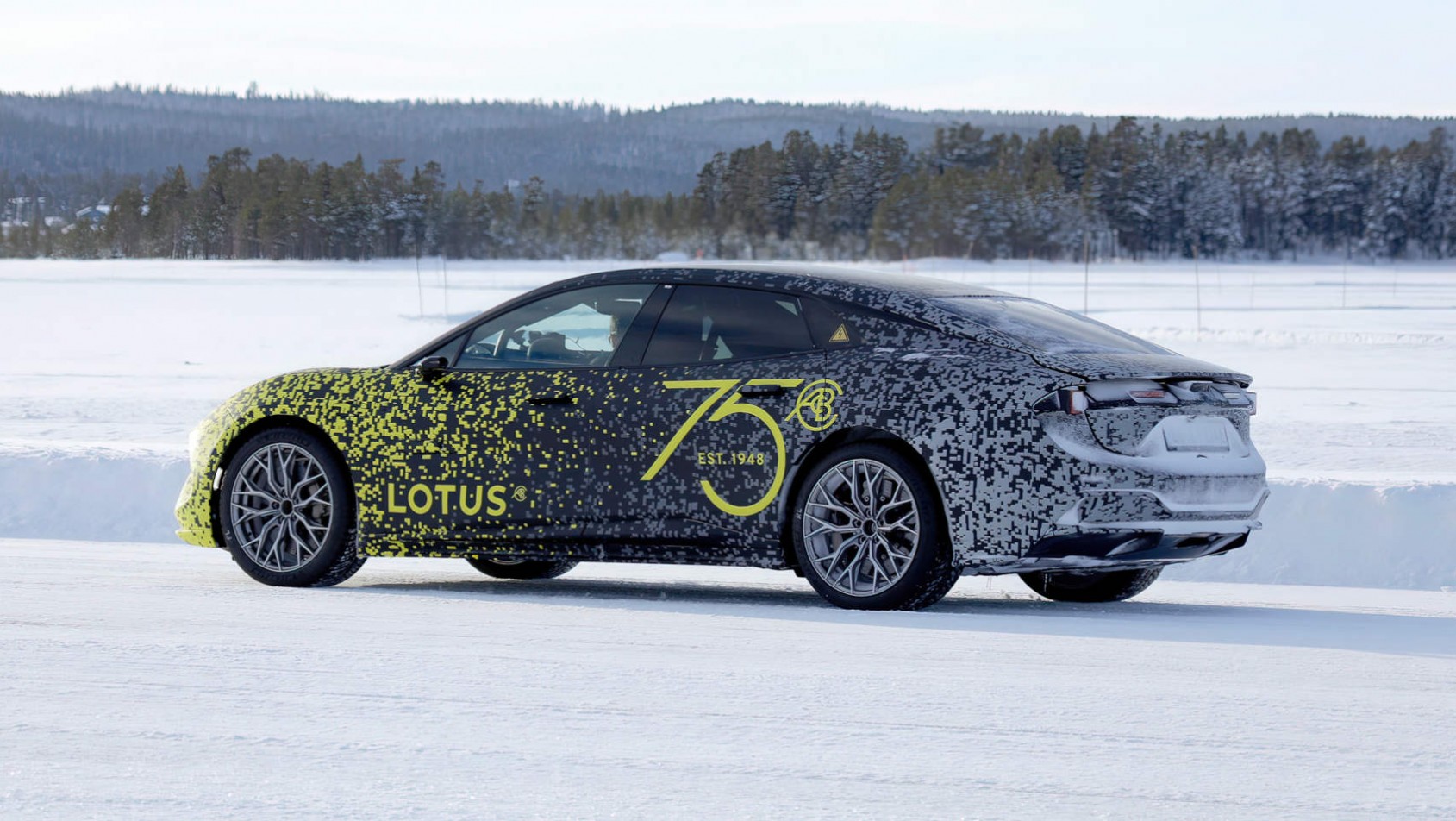 Lotus Emeya spyshot lewy tył