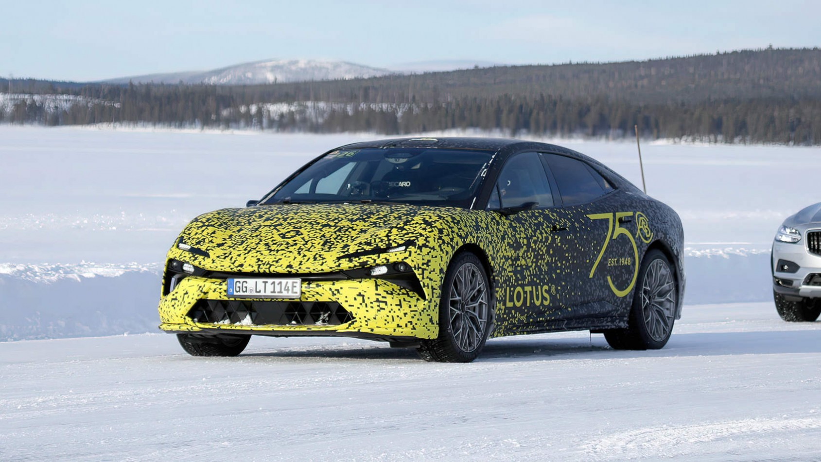 Lotus Emeya spyshot lewy przód