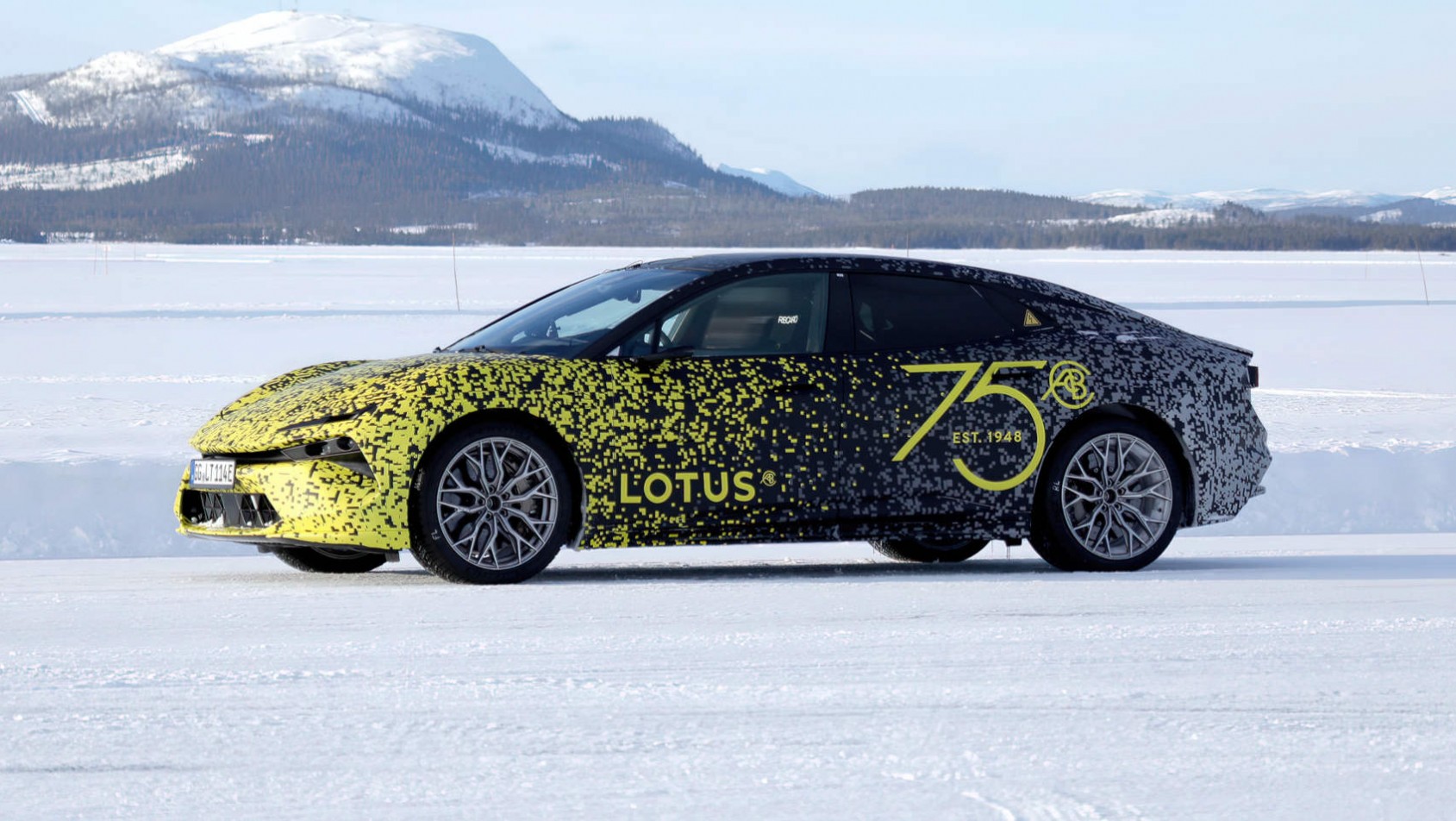 Lotus Emeya spyshot kamuflaż