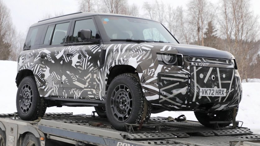 2024 Land Rover Defender SVR