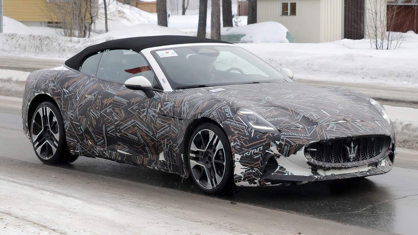 Maserati GranCabrio Folgore spyshot prawy przód